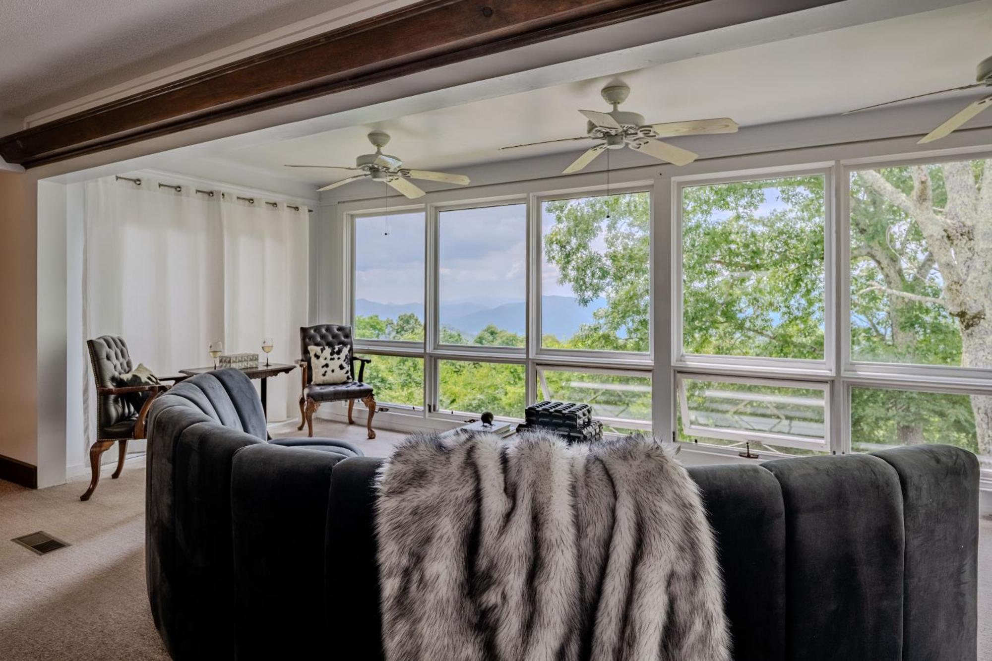 Hotel Fire Mountain Highlands Pokoj fotografie