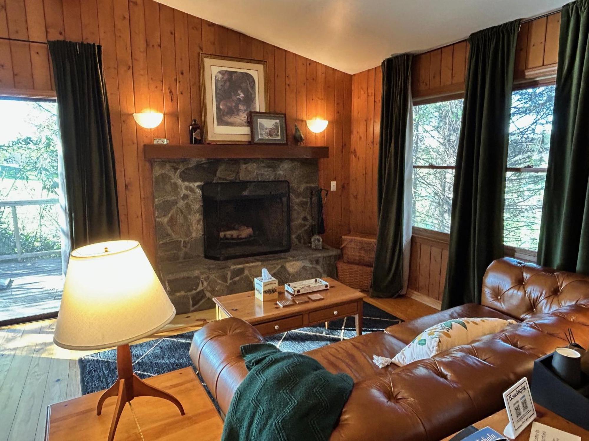 Hotel Fire Mountain Highlands Pokoj fotografie
